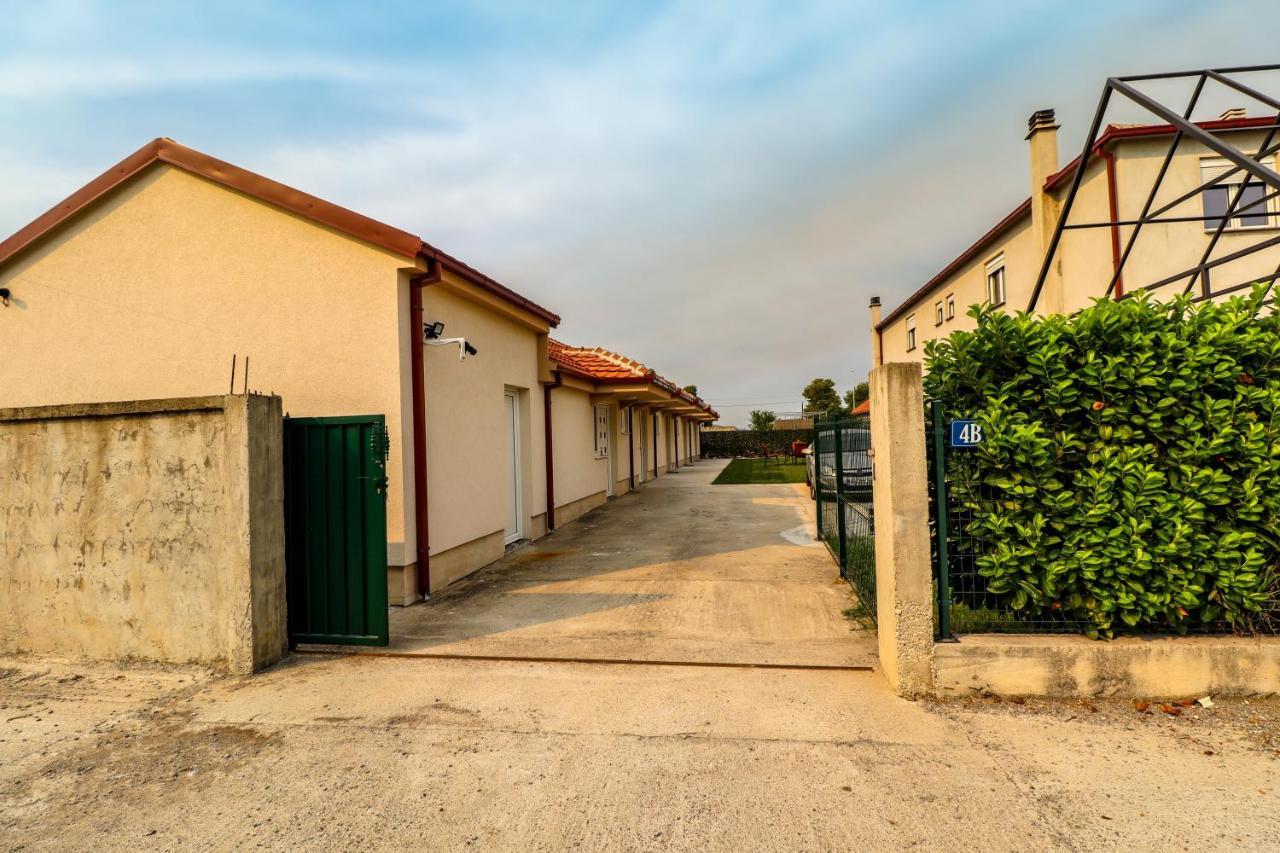 Simo Apartments Airport Podgorica Exteriör bild
