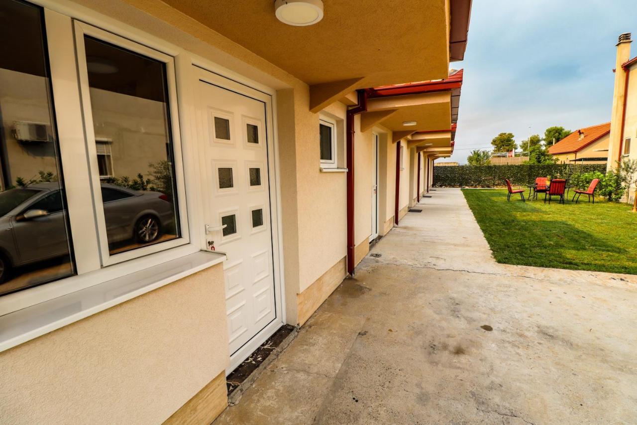 Simo Apartments Airport Podgorica Exteriör bild