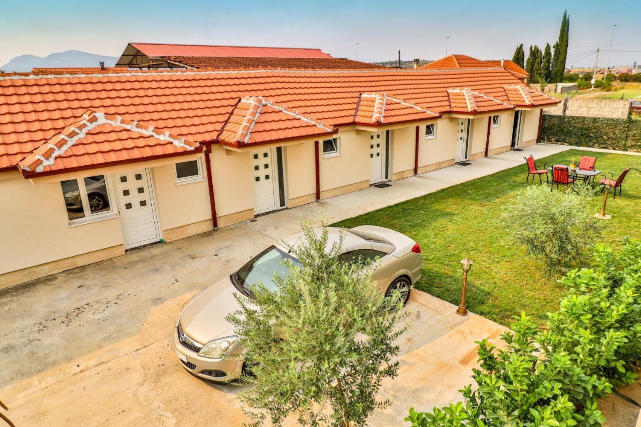 Simo Apartments Airport Podgorica Exteriör bild