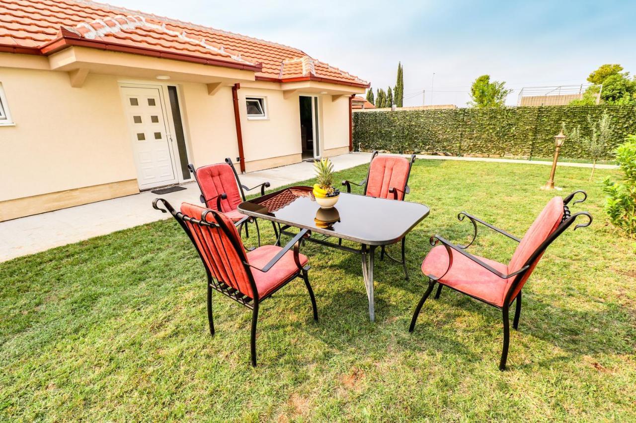 Simo Apartments Airport Podgorica Exteriör bild