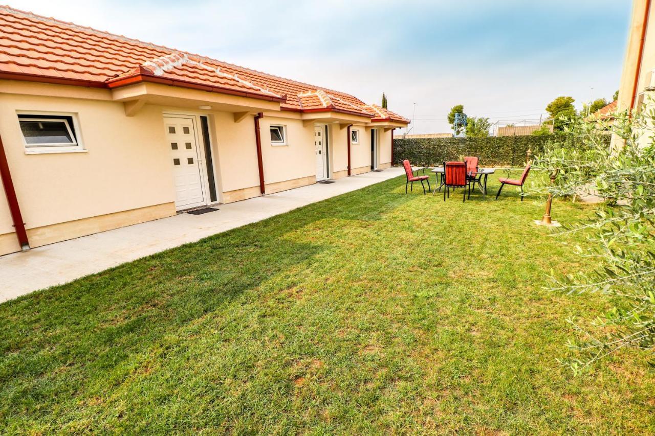 Simo Apartments Airport Podgorica Exteriör bild