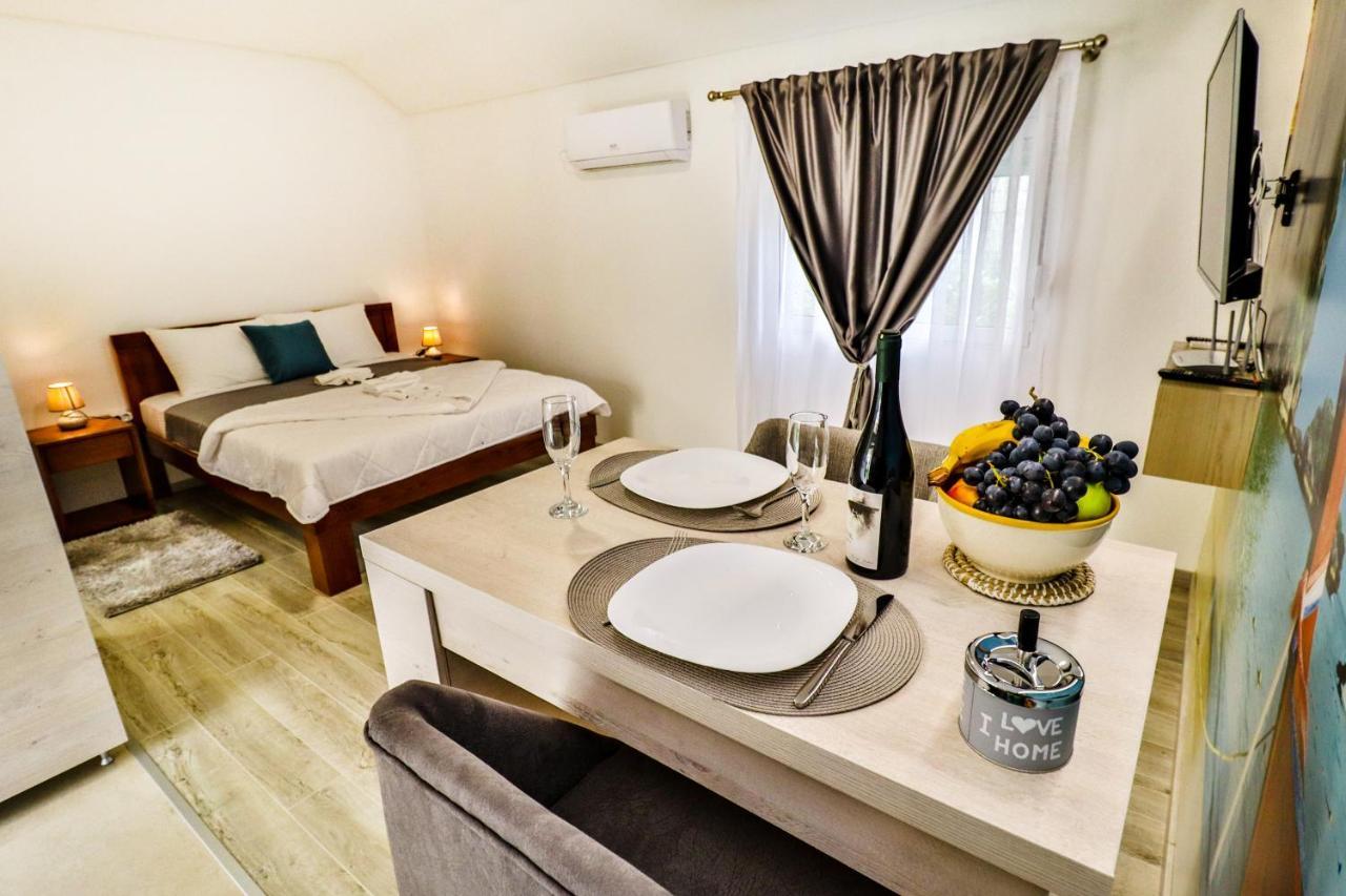 Simo Apartments Airport Podgorica Exteriör bild
